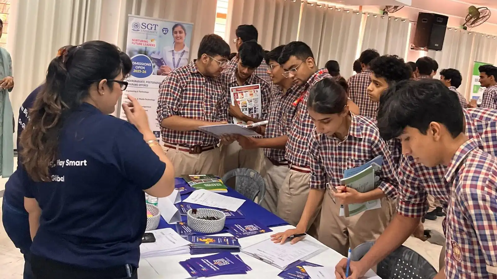 Navneet Mam And Ishika With Students