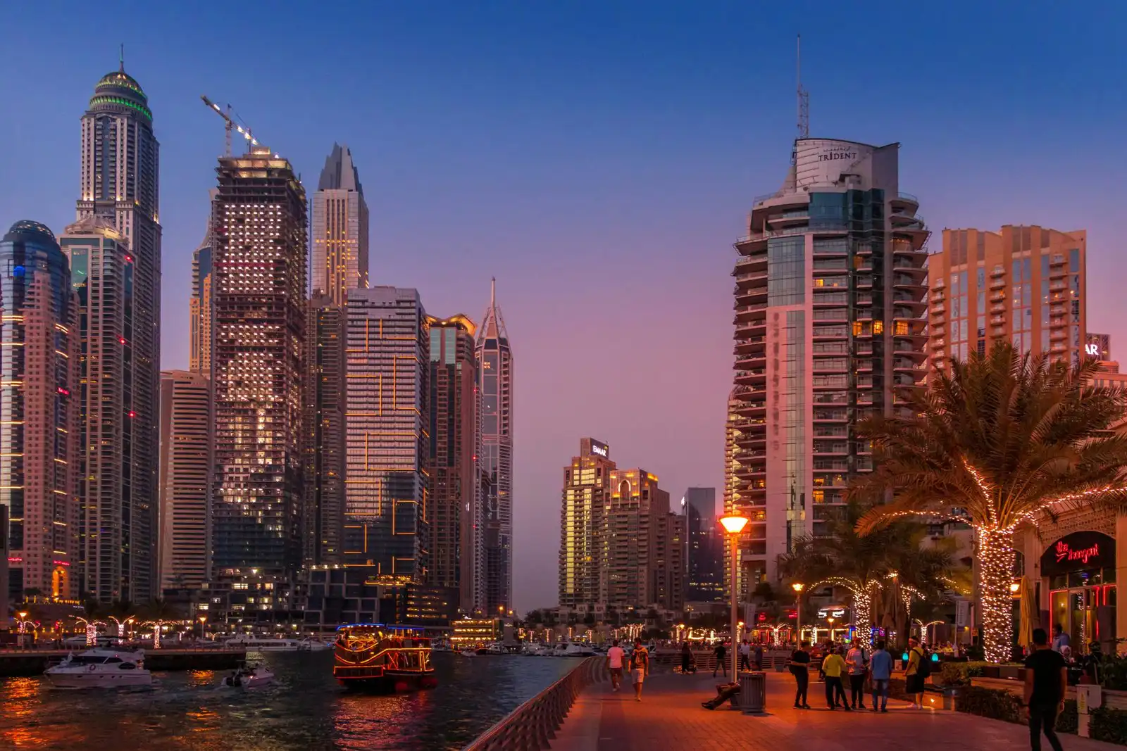 Pathways to Stay and Work in Dubai After Graduation (2025 Guide)